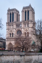 Cathedral;-Gallery-of-Kings;-Gothic-architecture;-Historic-monument;-Île-de-la-Cité;-Kaleidos;-Kaleidos-images;-La-parole-à-limage;-Left-Bank;-Maurice-de-Sully;-Notre-Dame-Cathedral;-Notre-Dame-de-Paris;-Paris;-Places-of-worship;-Quay;-Rose-window;-Sculpted-portals;-Seine;-Stories-Pictures;-Tarek-Charara;-Towers;-Viollet-le-Duc;-Western-façade